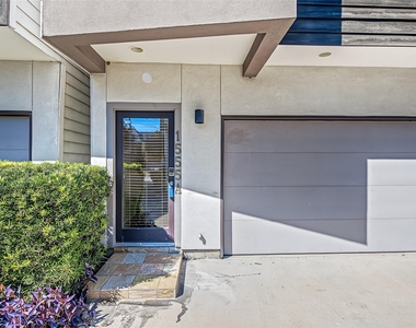 1555 Birdsall Street - Photo Thumbnail 4