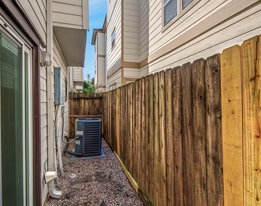 1555 Birdsall Street - Photo Thumbnail 21