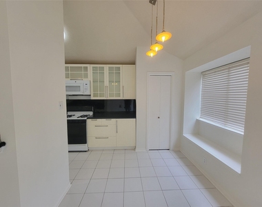 7710 Hayward Court - Photo Thumbnail 12