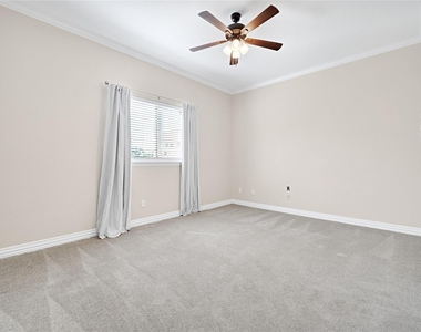 305 Main Street - Photo Thumbnail 12
