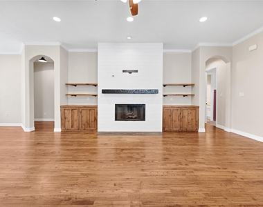 305 Main Street - Photo Thumbnail 8