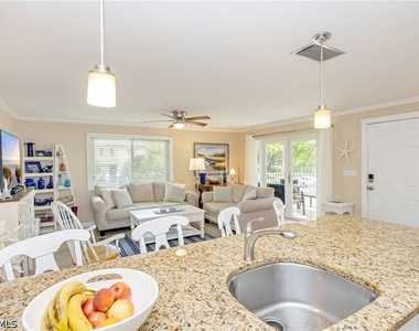 362 4th Avenue S - Photo Thumbnail 5