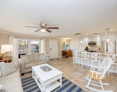 362 4th Avenue S - Photo Thumbnail 4