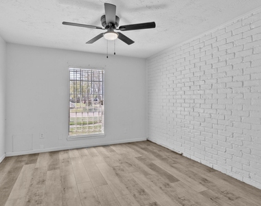 15221 Buckle Lane - Photo Thumbnail 6