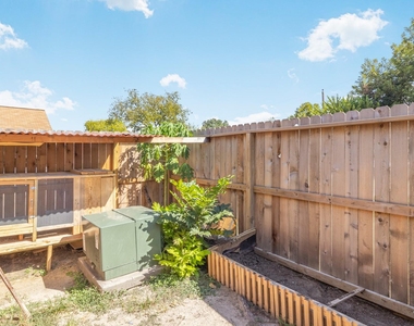 15221 Buckle Lane - Photo Thumbnail 10