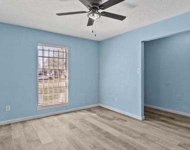 15221 Buckle Lane - Photo Thumbnail 3