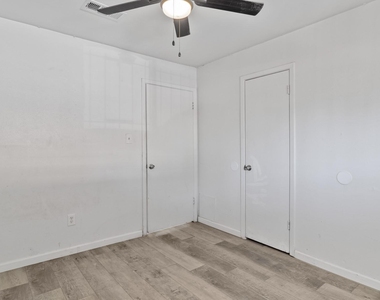 15221 Buckle Lane - Photo Thumbnail 9