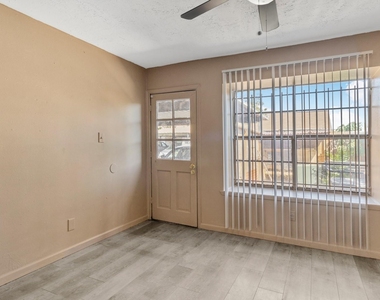 15221 Buckle Lane - Photo Thumbnail 5