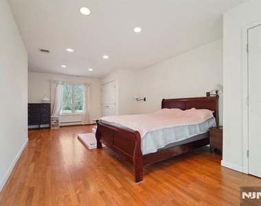 324 Brook - Photo Thumbnail 26