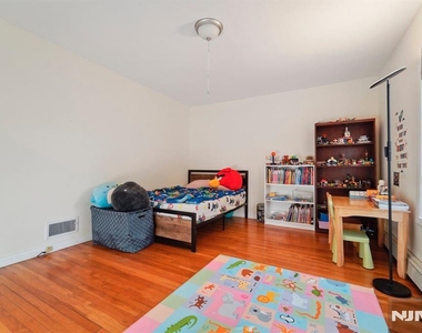 324 Brook - Photo Thumbnail 20