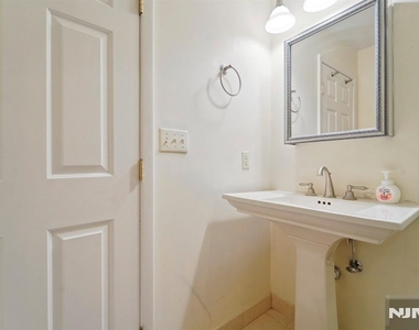 324 Brook - Photo Thumbnail 27