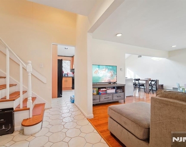 324 Brook - Photo Thumbnail 3
