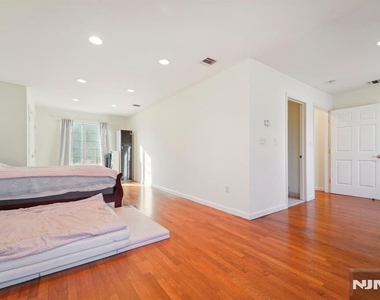 324 Brook - Photo Thumbnail 25
