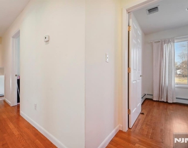324 Brook - Photo Thumbnail 21
