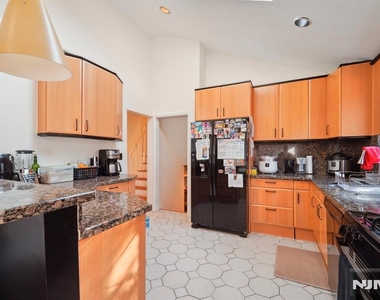324 Brook - Photo Thumbnail 10