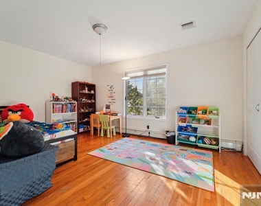 324 Brook - Photo Thumbnail 18