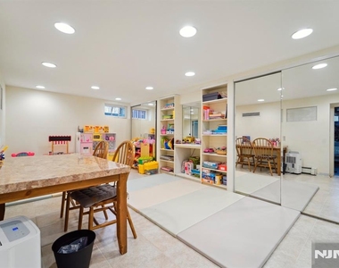 324 Brook - Photo Thumbnail 34