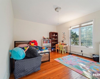 324 Brook - Photo Thumbnail 19