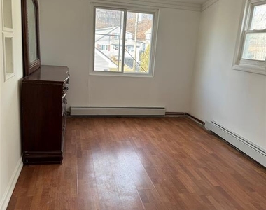 138 Pompton - Photo Thumbnail 8