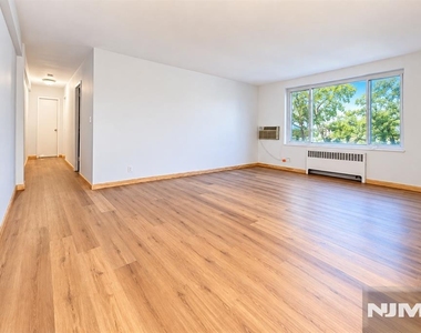 2345 Linwood - Photo Thumbnail 3