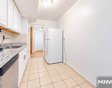 2345 Linwood - Photo Thumbnail 4