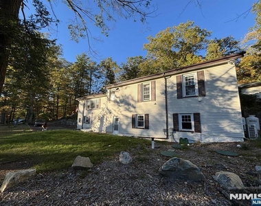 563 Lake Shore - Photo Thumbnail 16