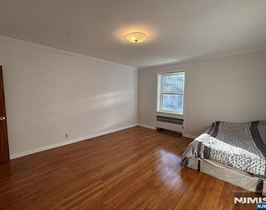 563 Lake Shore - Photo Thumbnail 5