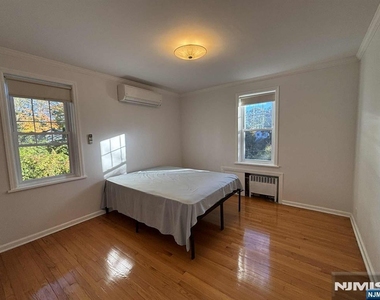 563 Lake Shore - Photo Thumbnail 14