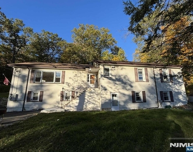 563 Lake Shore - Photo Thumbnail 1