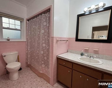 563 Lake Shore - Photo Thumbnail 8
