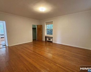 563 Lake Shore - Photo Thumbnail 7