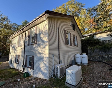 563 Lake Shore - Photo Thumbnail 17