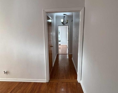 563 Lake Shore - Photo Thumbnail 9