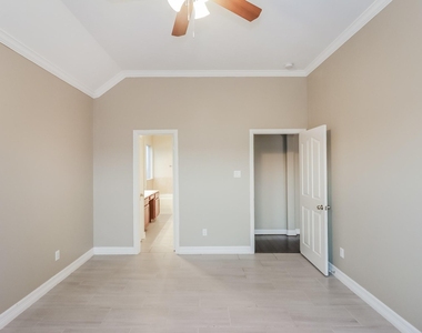 8414 Parapet Place - Photo Thumbnail 9
