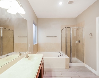 8414 Parapet Place - Photo Thumbnail 10
