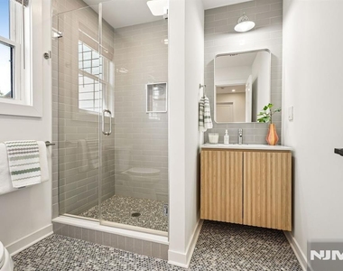 39 Walnut - Photo Thumbnail 26