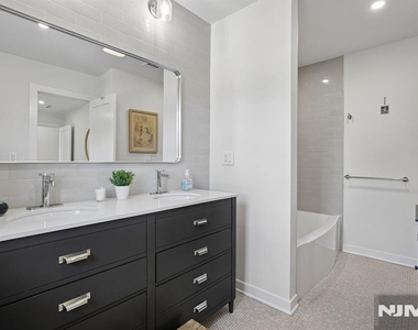 39 Walnut - Photo Thumbnail 23
