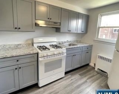 441 Lawn - Photo Thumbnail 1