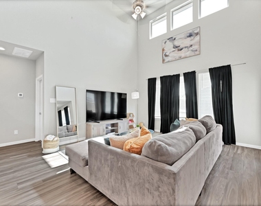 16223 Neff Park Drive - Photo Thumbnail 8
