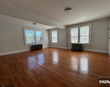18 Lexington - Photo Thumbnail 1