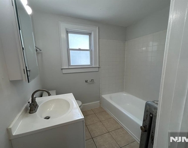 18 Lexington - Photo Thumbnail 8
