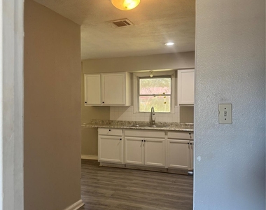7947 Glenscott Street - Photo Thumbnail 5