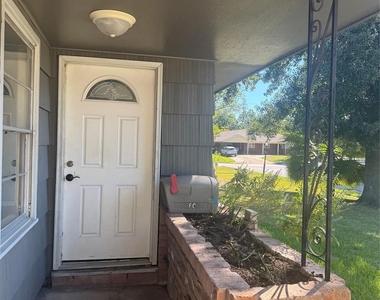 7947 Glenscott Street - Photo Thumbnail 1