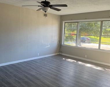 7947 Glenscott Street - Photo Thumbnail 9