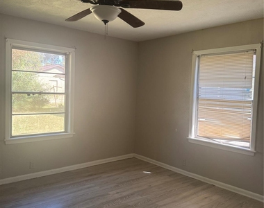 7947 Glenscott Street - Photo Thumbnail 7
