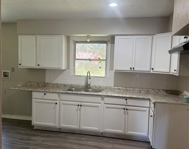 7947 Glenscott Street - Photo Thumbnail 2