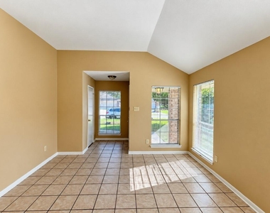 2206 Friarwood Trail - Photo Thumbnail 4