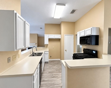 2206 Friarwood Trail - Photo Thumbnail 6