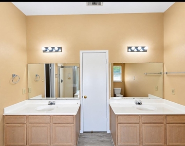 2206 Friarwood Trail - Photo Thumbnail 22