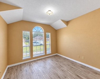 2206 Friarwood Trail - Photo Thumbnail 28